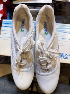 Daniel Green Sports Women’s White Lace-Up Sneakers